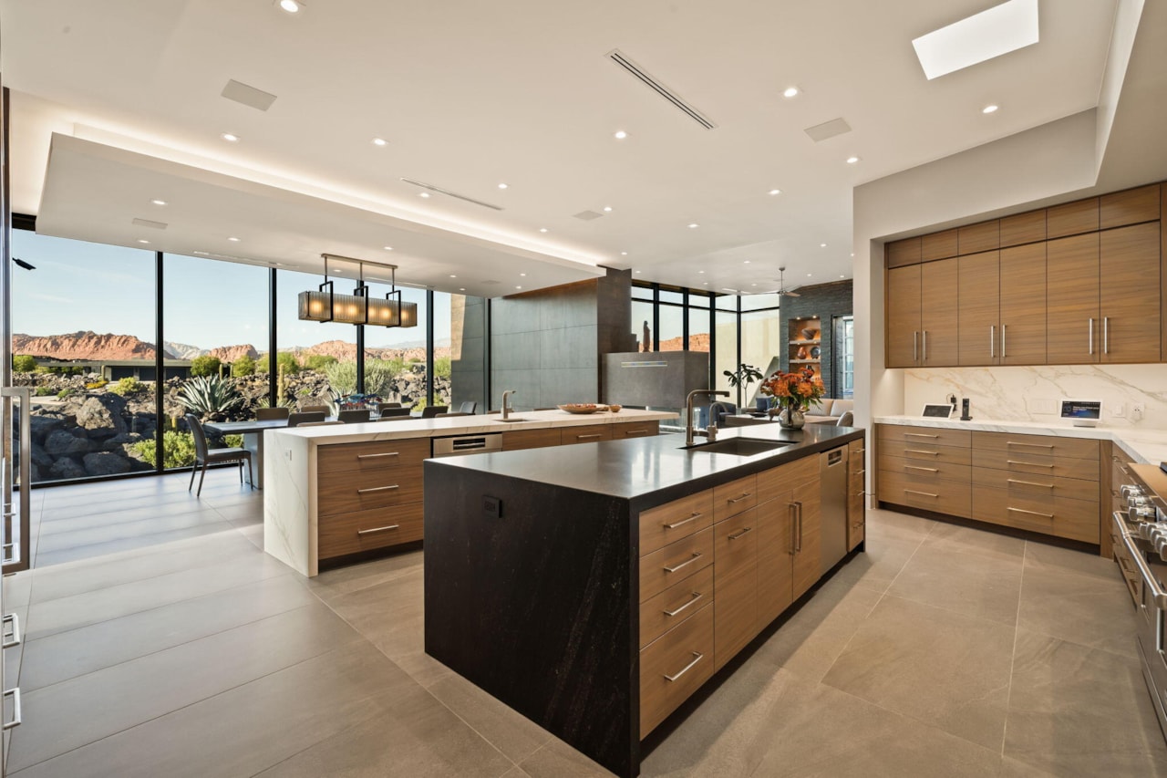 2515 N Tacheene DR St George, UT 84770 home for sale, MLS#25-265445 - Erika Rogers Photo 34