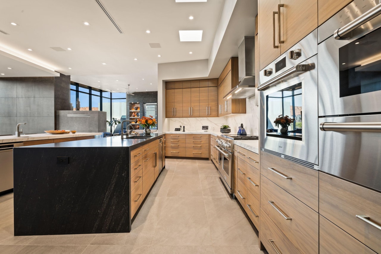 2515 N Tacheene DR St George, UT 84770 home for sale, MLS#25-265445 - Erika Rogers Photo 39