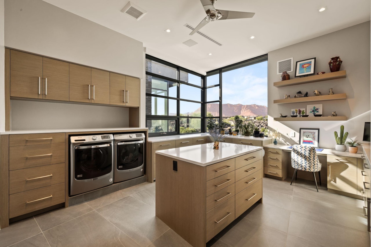 2515 N Tacheene DR St George, UT 84770 home for sale, MLS#25-265445 - Erika Rogers Photo 63