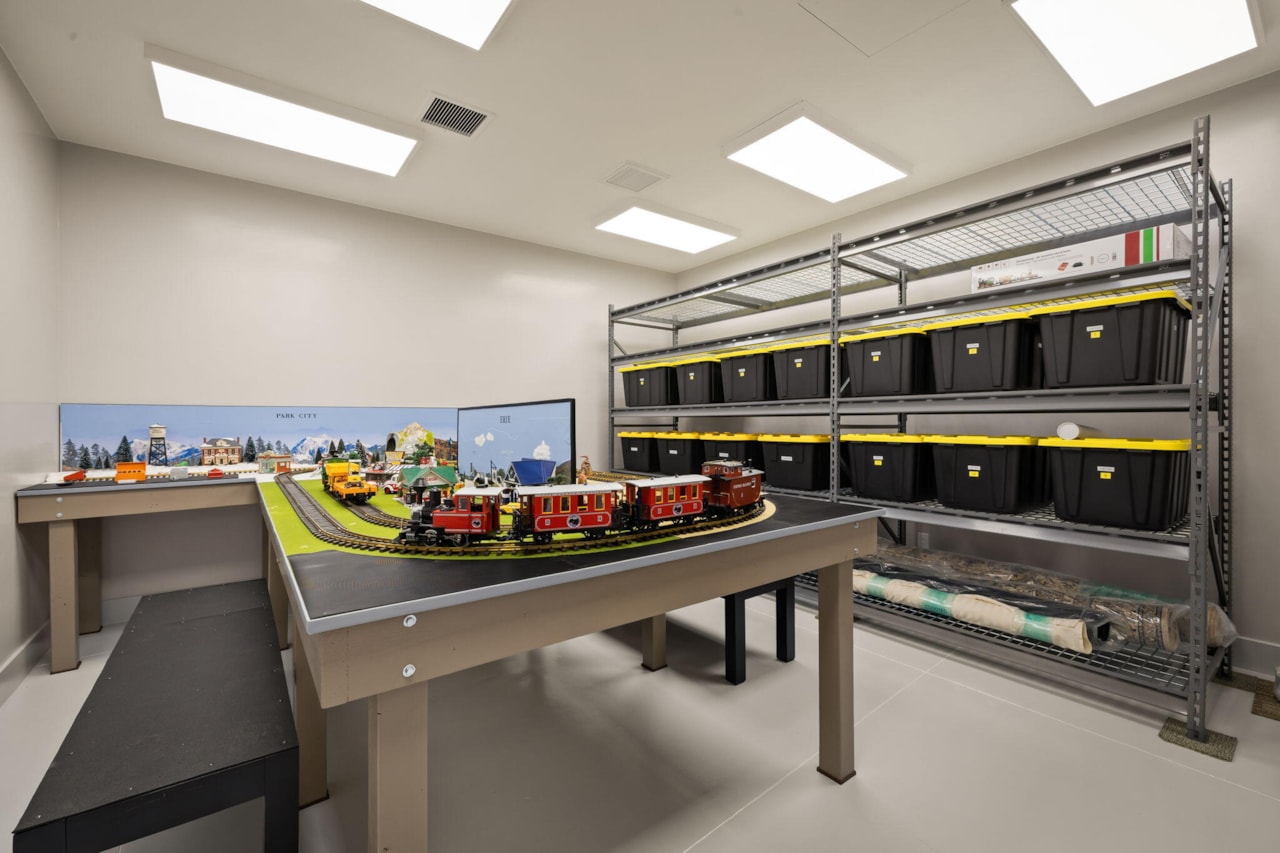 2515 N Tacheene DR St George, UT 84770 home for sale, MLS#25-265445 - Erika Rogers Photo 88