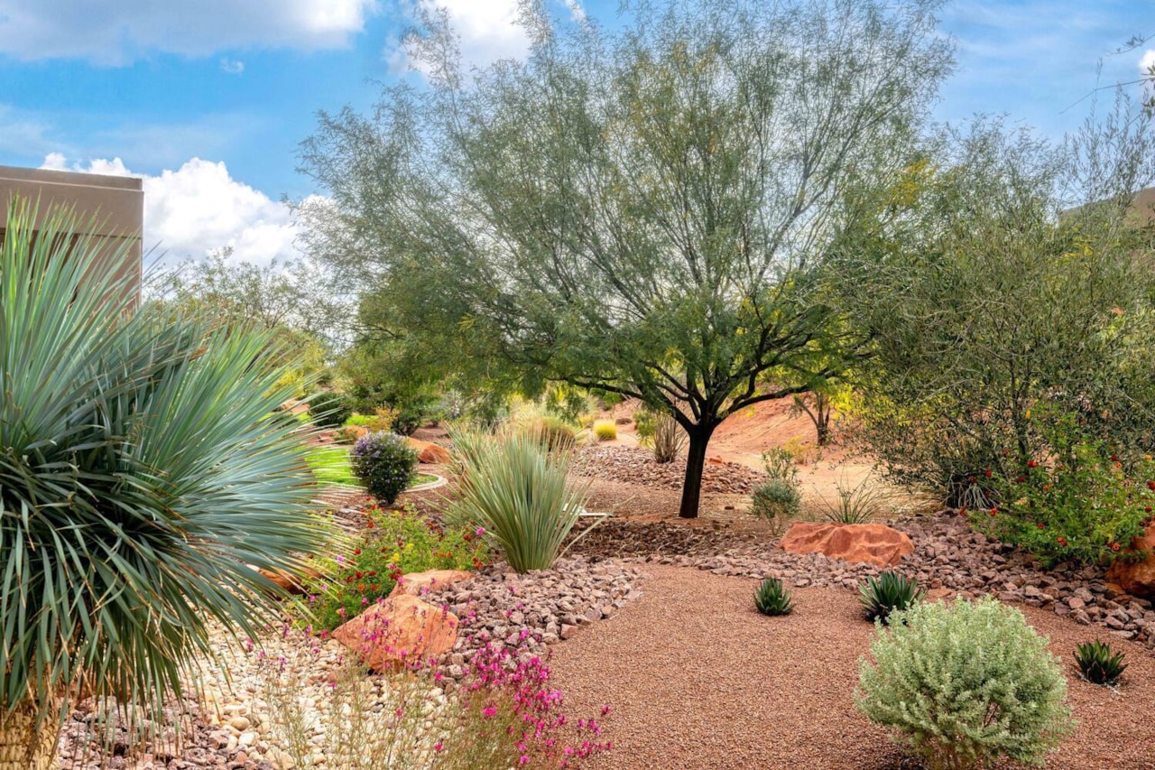 2085 N Tuweap DR #32 St George, UT 84770 home for sale, MLS#25-266084 - Erika Rogers Photo 32