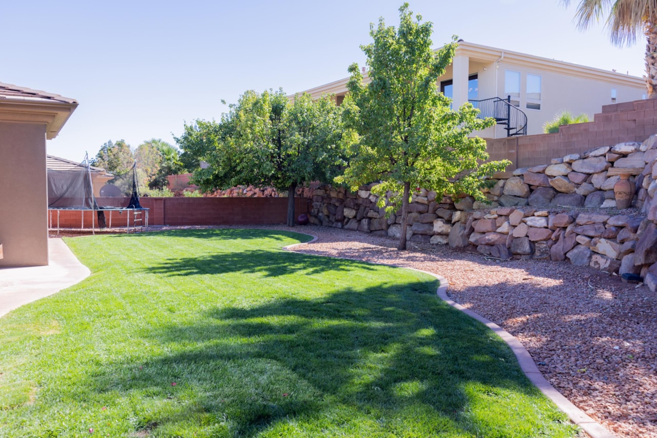 1753 N Primrose DR St George, UT 84770 home for sale, MLS#25-266246 - Erika Rogers Photo 32