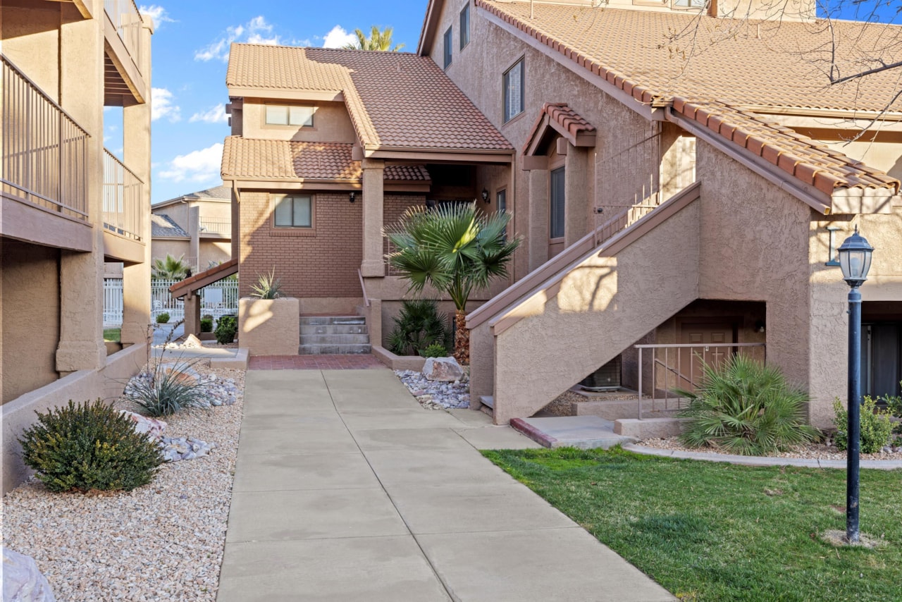 860 S Village RD #L-10 St George, UT 84770 condo for sale, MLS#25-266209 - Erika Rogers Photo 35