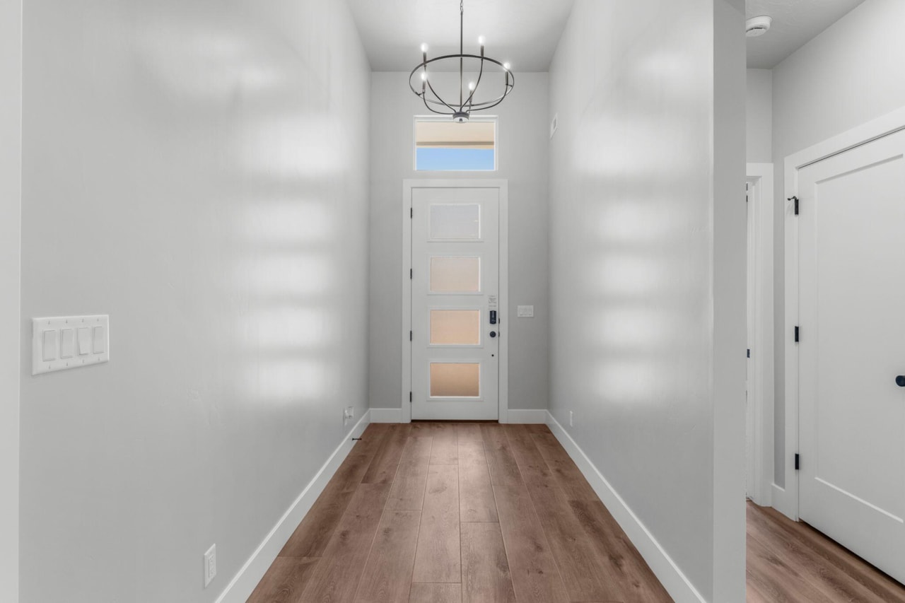 1071 E Coyote Crest DR Washington, UT 84780 home for sale, MLS#25-266155 - Erika Rogers Photo 3