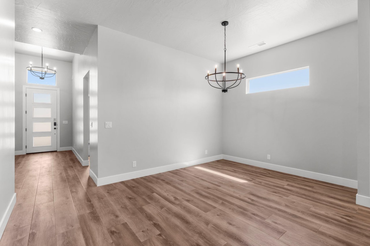 1071 E Coyote Crest DR Washington, UT 84780 home for sale, MLS#25-266155 - Erika Rogers Photo 8