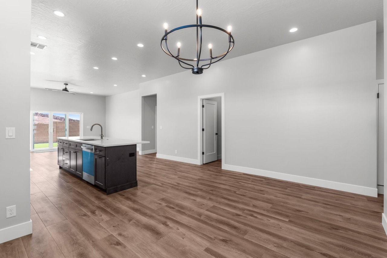 1071 E Coyote Crest DR Washington, UT 84780 home for sale, MLS#25-266155 - Erika Rogers Photo 10