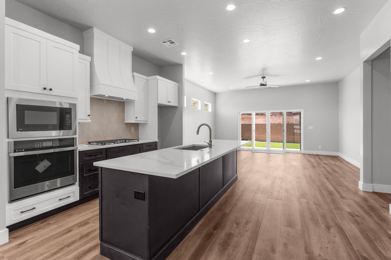 1071 E Coyote Crest DR Washington, UT 84780 home for sale, MLS#25-266155 - Erika Rogers Photo 11