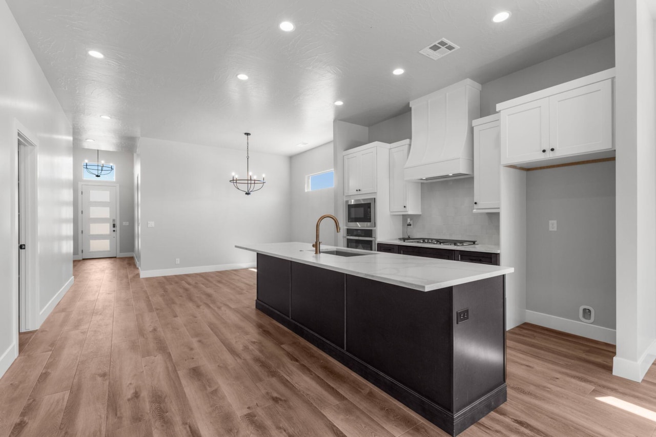 1071 E Coyote Crest DR Washington, UT 84780 home for sale, MLS#25-266155 - Erika Rogers Photo 13