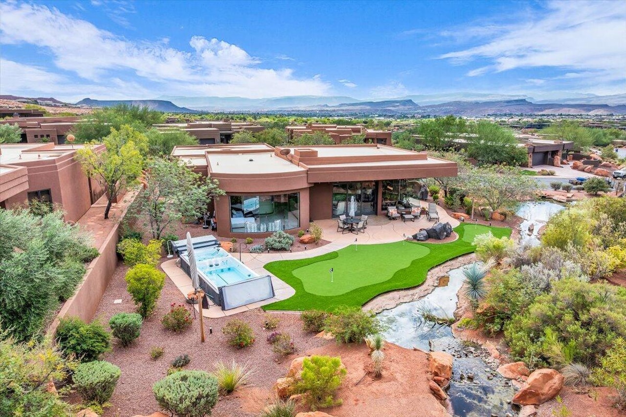 2331 W Entrada Trl #106 St George, UT 84770 home for sale, MLS#25-266014 - Erika Rogers Photo 3