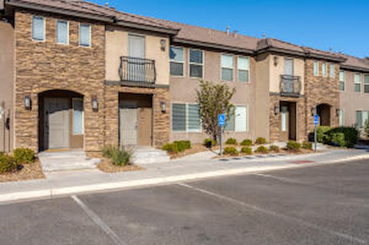 3239 S 840  E #20 St George, UT 84790 home for sale, MLS#25-266306 - Erika Rogers Photo 2