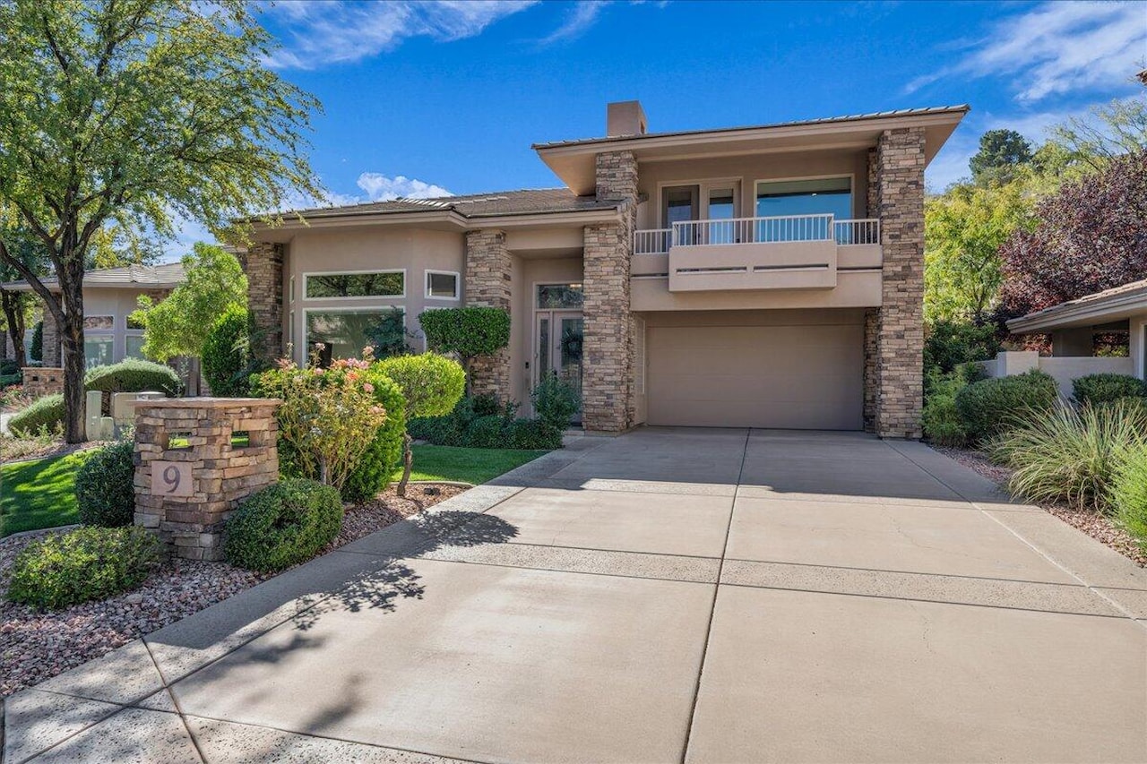 2240 E Cobalt #9 St George, UT 84790 home for sale, MLS#25-266300 - Erika Rogers Photo 2