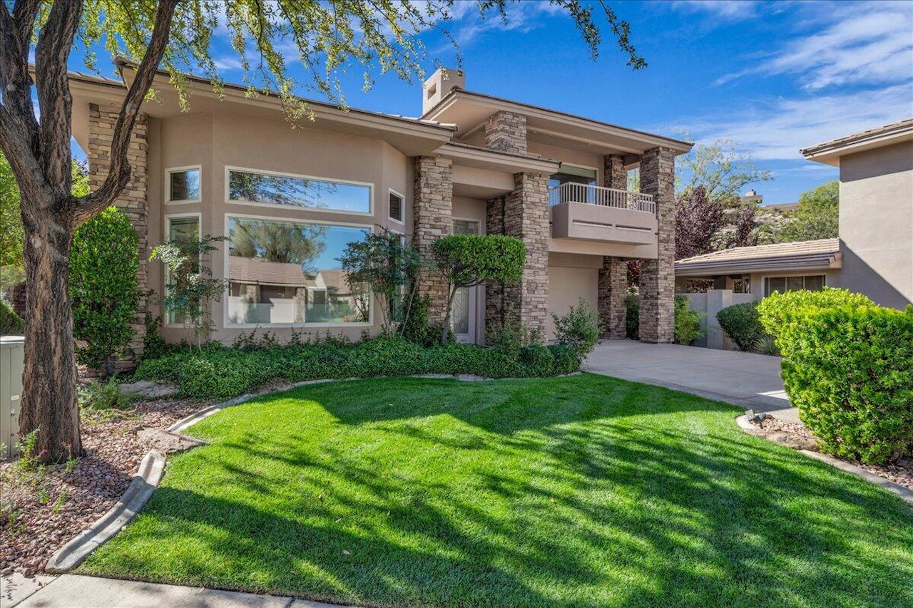 2240 E Cobalt #9 St George, UT 84790 home for sale, MLS#25-266300 - Erika Rogers Photo 3