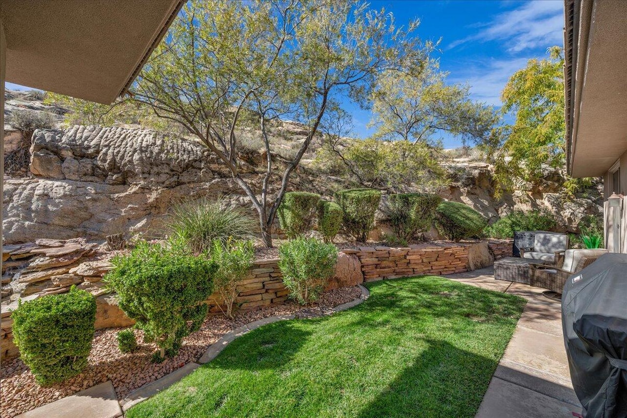 2240 E Cobalt #9 St George, UT 84790 home for sale, MLS#25-266300 - Erika Rogers Photo 4