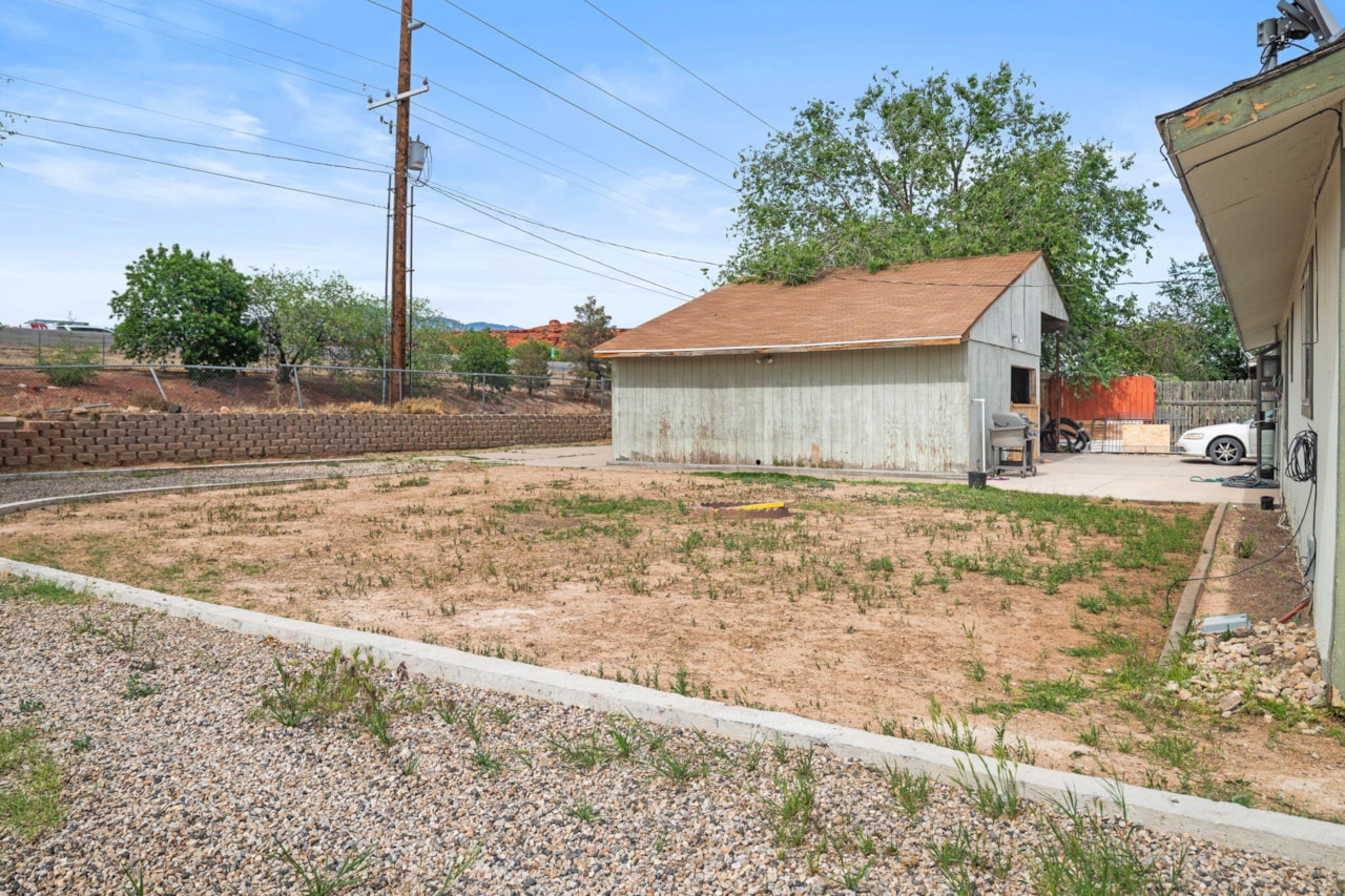 2105 E Panorama Parkway St George, UT 84790 home for sale, MLS#25-266323 - Erika Rogers Photo 14