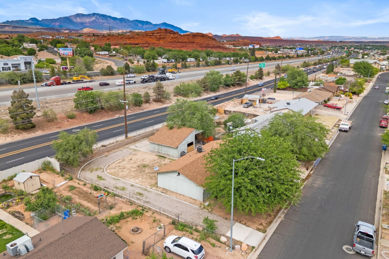 2105 E Panorama Parkway St George, UT 84790 home for sale, MLS#25-266323 - Erika Rogers Photo 18
