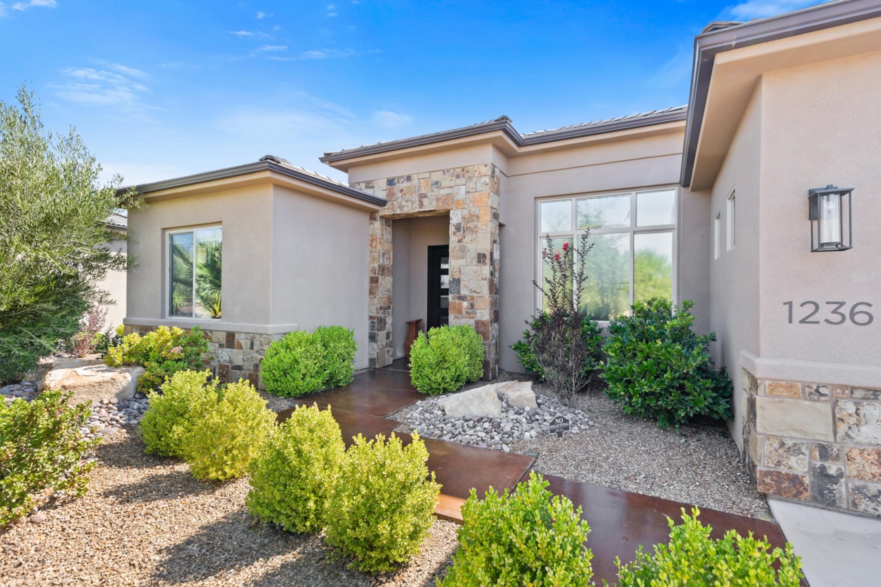 1236 Fairway DR Washington, UT 84780 home for sale, MLS#25-264881 - Erika Rogers Photo 3