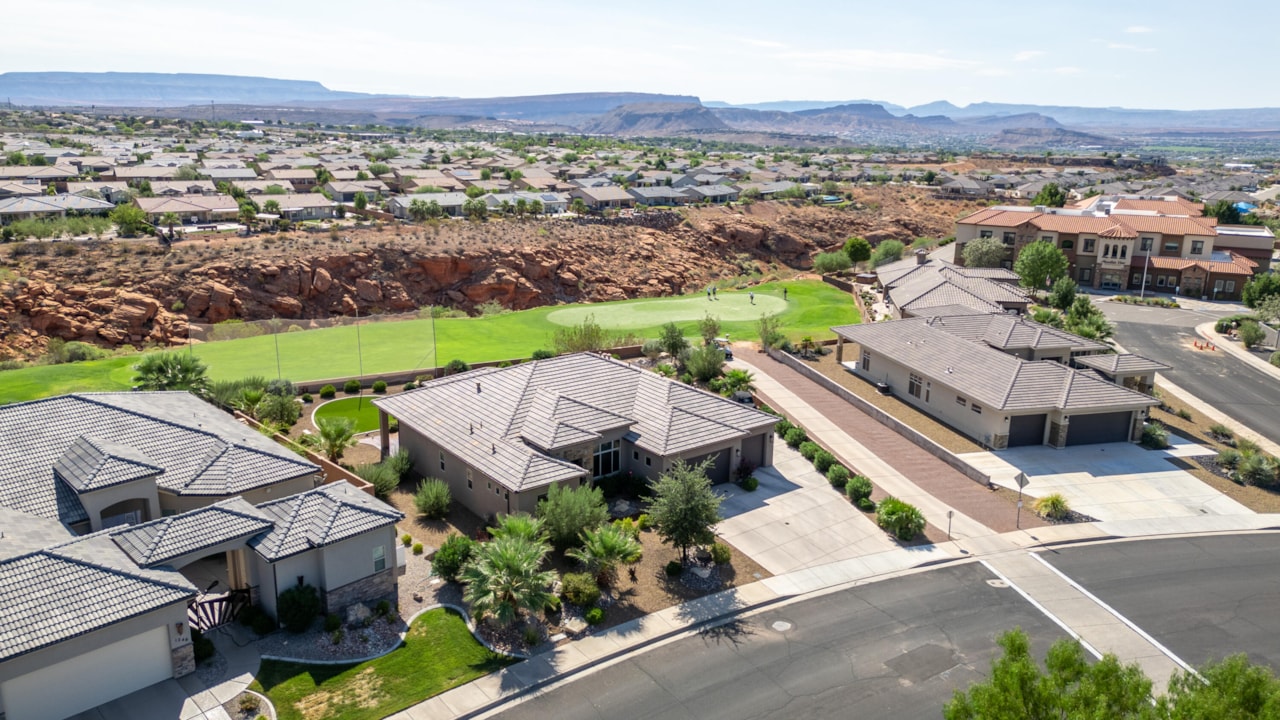 1236 Fairway DR Washington, UT 84780 home for sale, MLS#25-264881 - Erika Rogers Photo 4