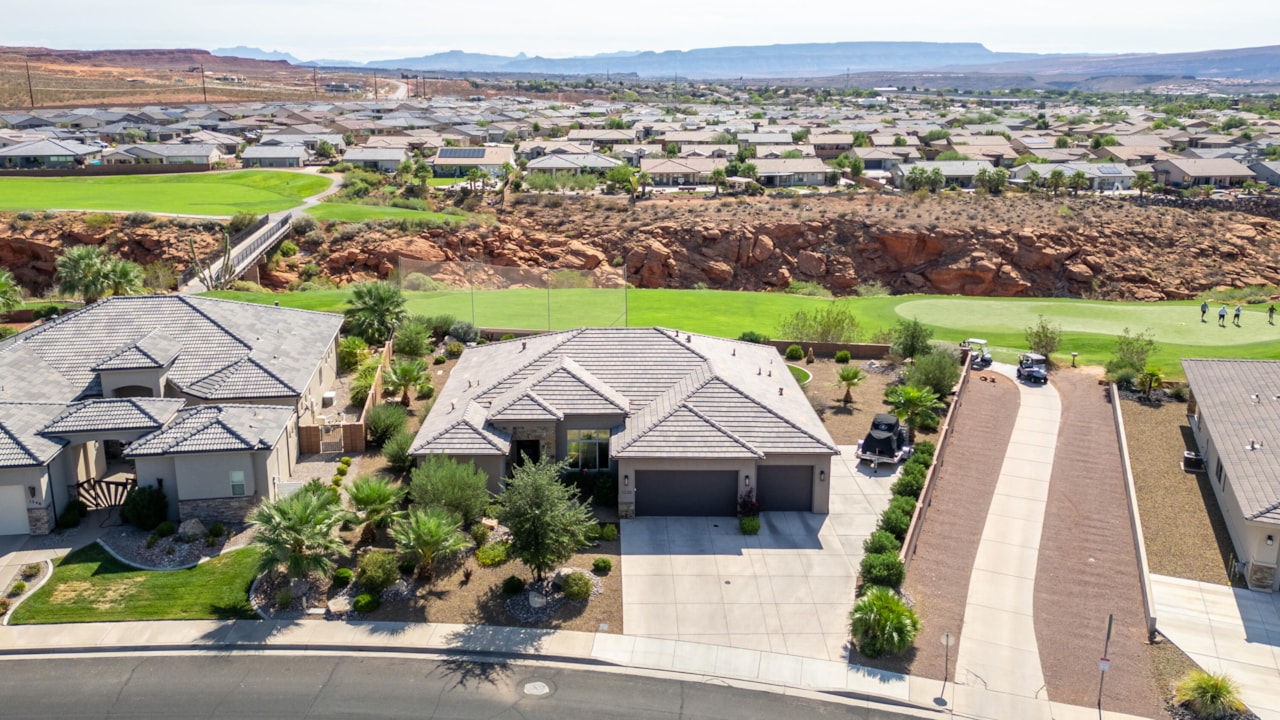 1236 Fairway DR Washington, UT 84780 home for sale, MLS#25-264881 - Erika Rogers Photo 5