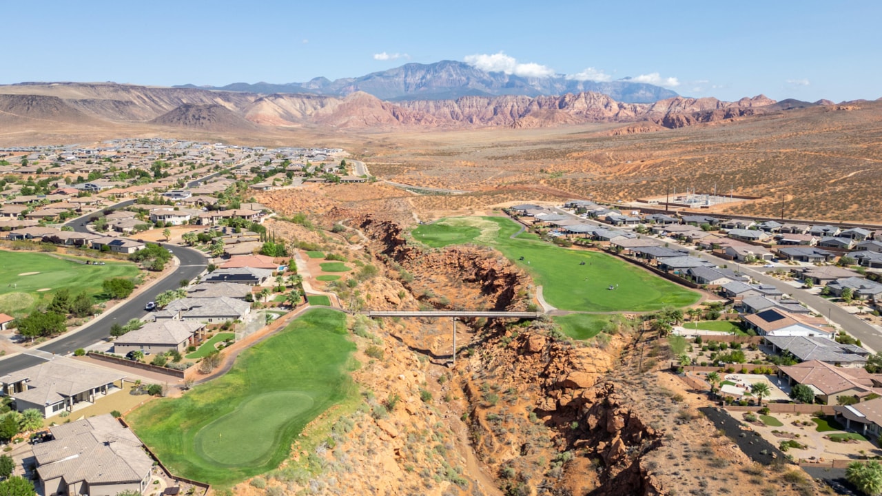 1236 Fairway DR Washington, UT 84780 home for sale, MLS#25-264881 - Erika Rogers Photo 8