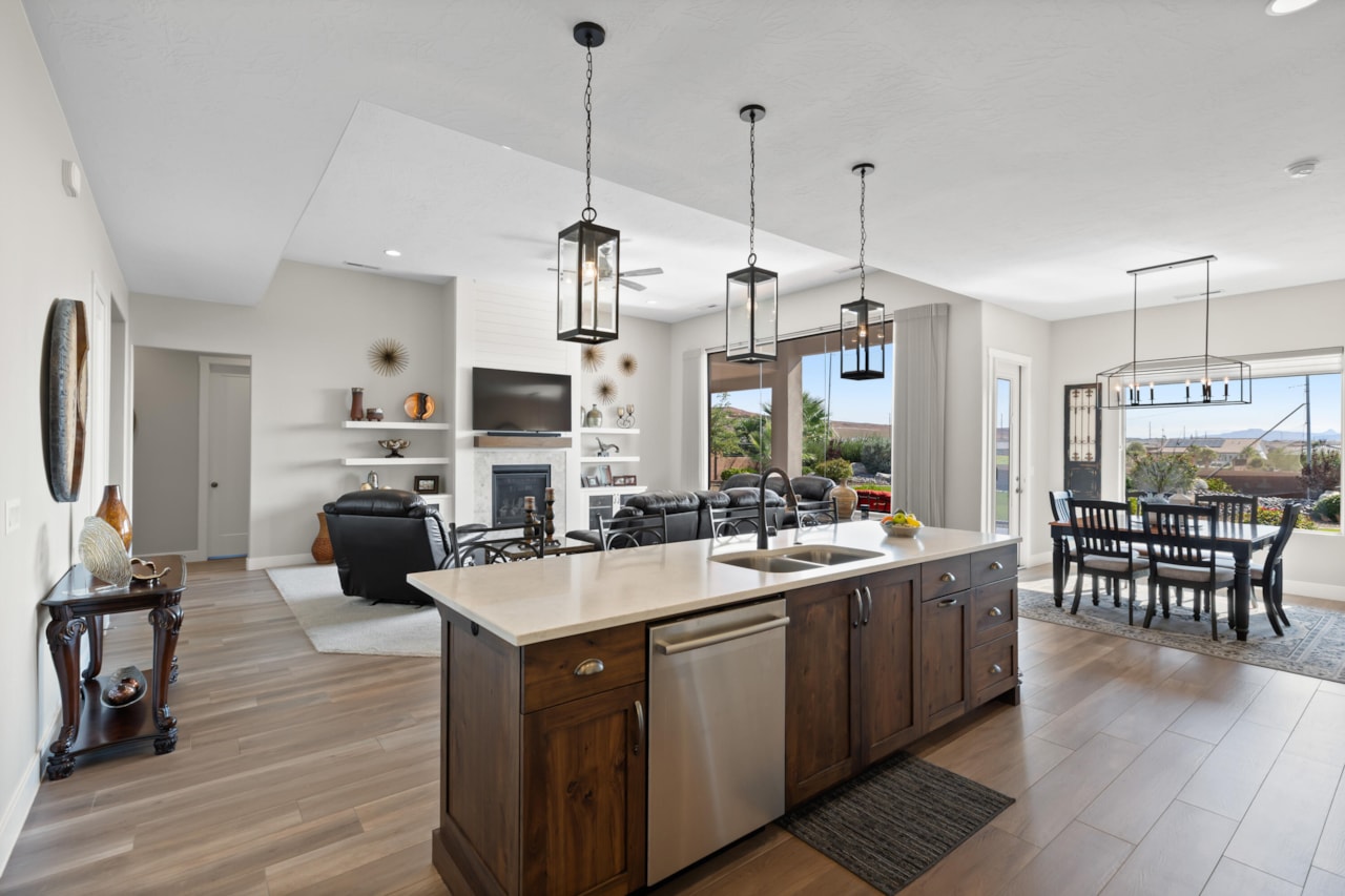 1236 Fairway DR Washington, UT 84780 home for sale, MLS#25-264881 - Erika Rogers Photo 26