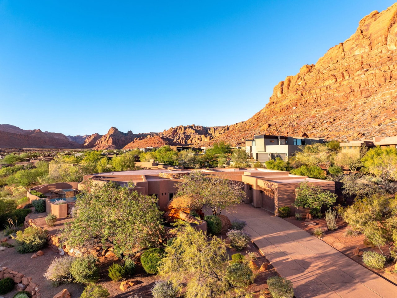 2226 W Lomaki CIR St George, UT 84770 home for sale, MLS#25-266333 - Erika Rogers Photo 2