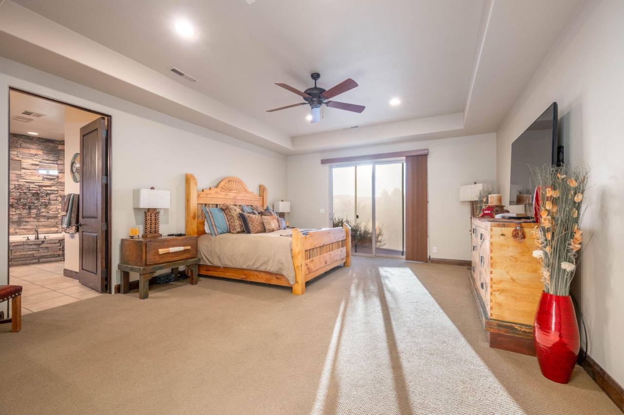 2226 W Lomaki CIR St George, UT 84770 home for sale, MLS#25-266333 - Erika Rogers Photo 20