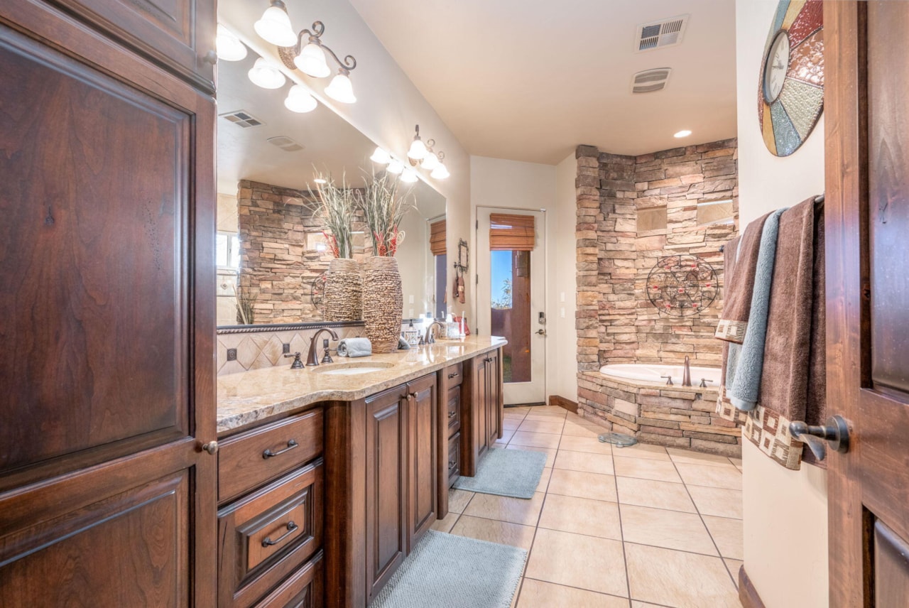 2226 W Lomaki CIR St George, UT 84770 home for sale, MLS#25-266333 - Erika Rogers Photo 21