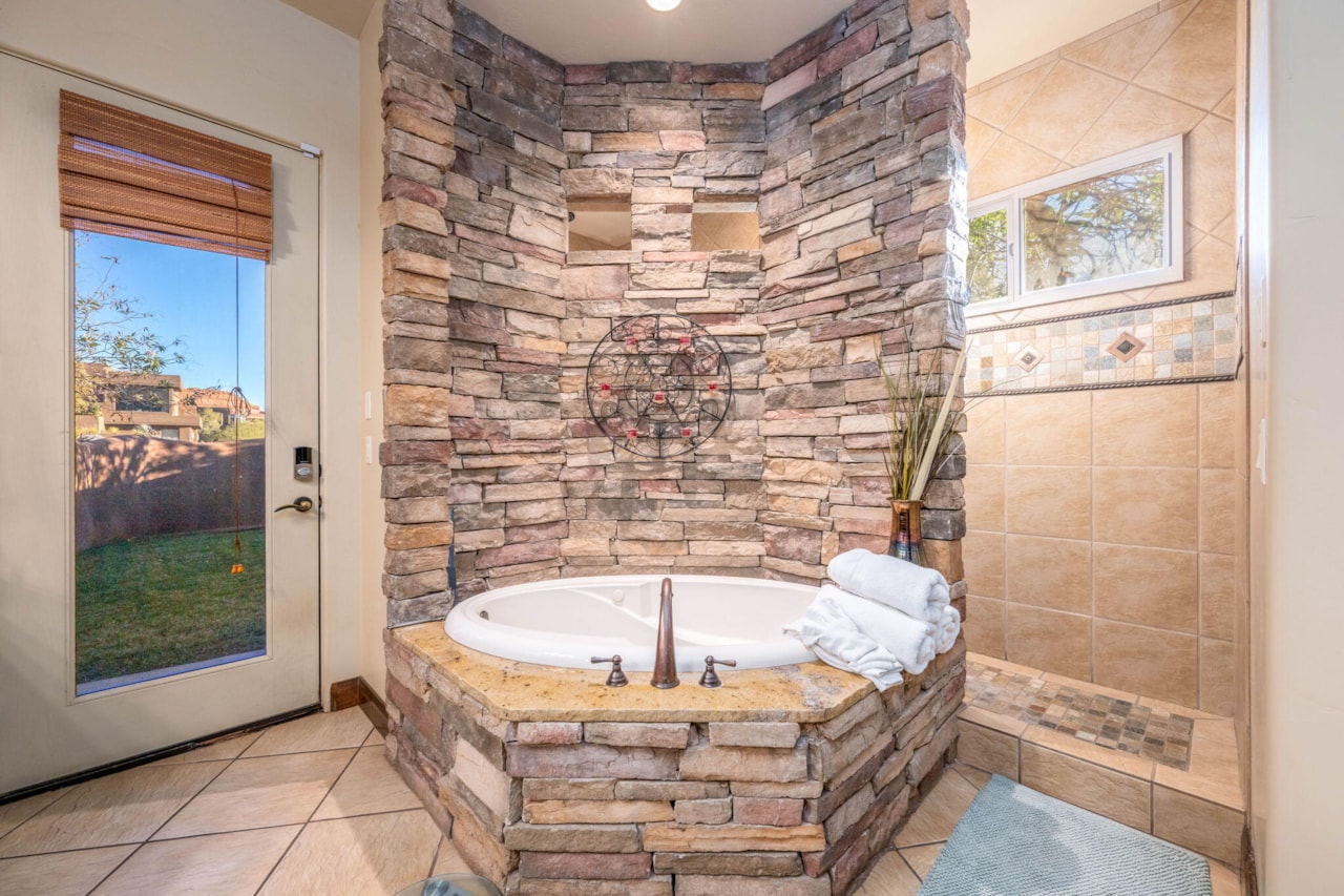 2226 W Lomaki CIR St George, UT 84770 home for sale, MLS#25-266333 - Erika Rogers Photo 22