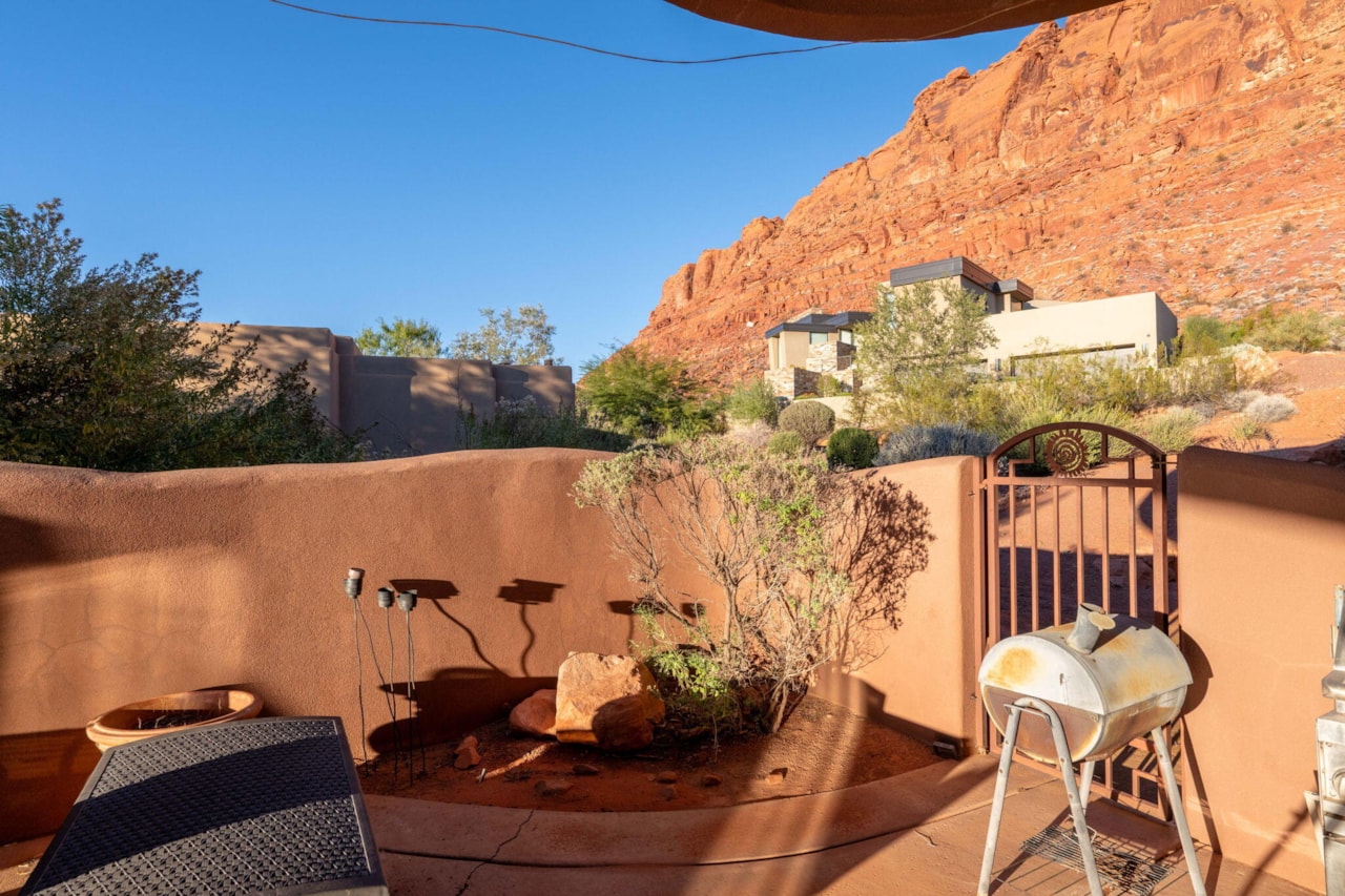 2226 W Lomaki CIR St George, UT 84770 home for sale, MLS#25-266333 - Erika Rogers Photo 38