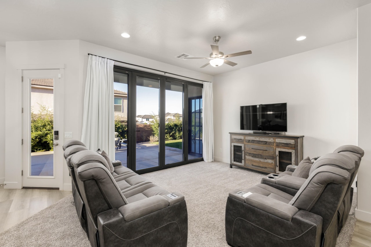 3397 E Maple Mountain DR St George, UT 84790 home for sale, MLS#25-265478 - Erika Rogers Photo 8