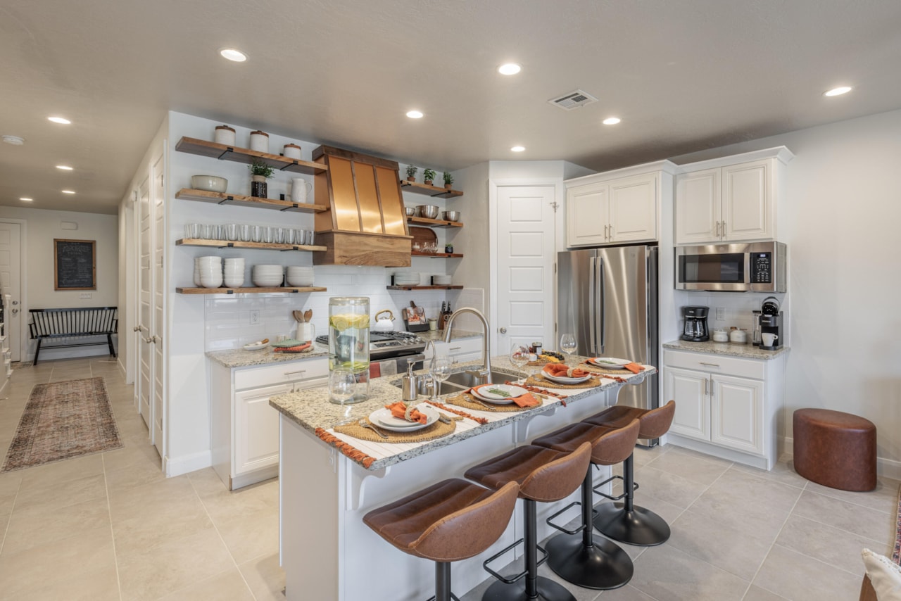 5031 N Escapes DR St George, UT 84770 home for sale, MLS#25-266347 - Erika Rogers Photo 4