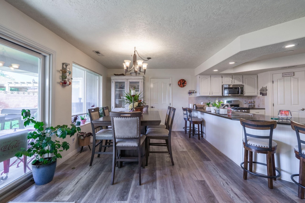 695 N Daybreak DR St George, UT 84770 home for sale, MLS#25-266355 - Erika Rogers Photo 11