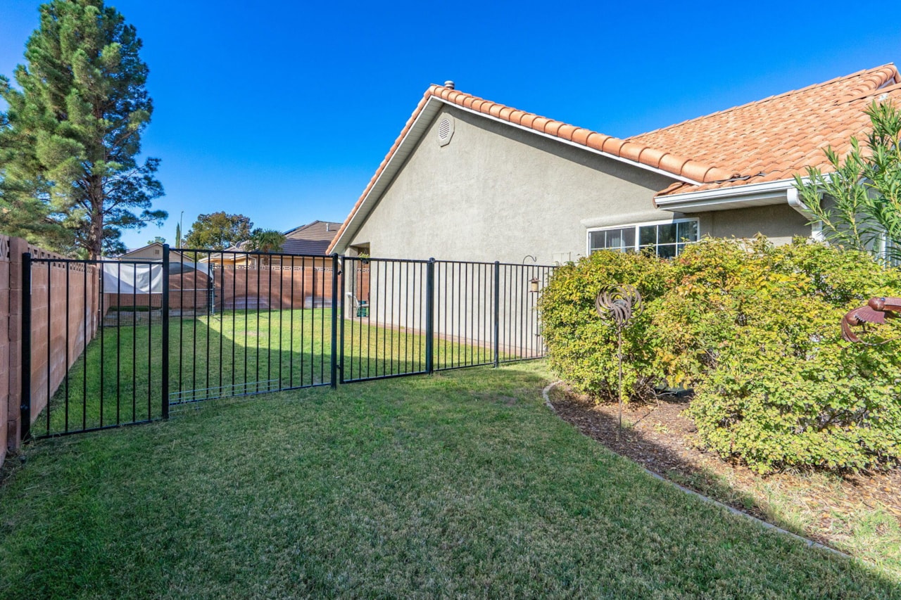 695 N Daybreak DR St George, UT 84770 home for sale, MLS#25-266355 - Erika Rogers Photo 40