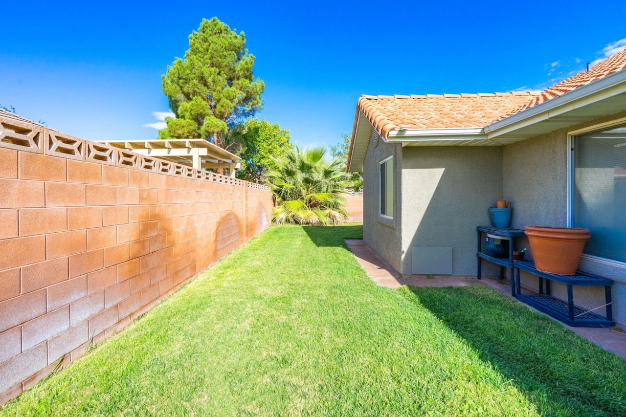 695 N Daybreak DR St George, UT 84770 home for sale, MLS#25-266355 - Erika Rogers Photo 45