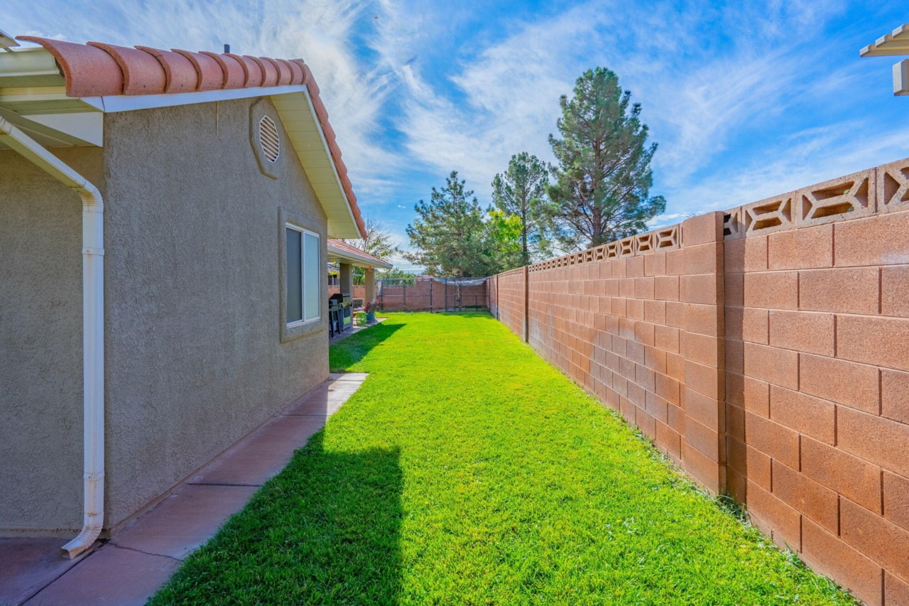 695 N Daybreak DR St George, UT 84770 home for sale, MLS#25-266355 - Erika Rogers Photo 49