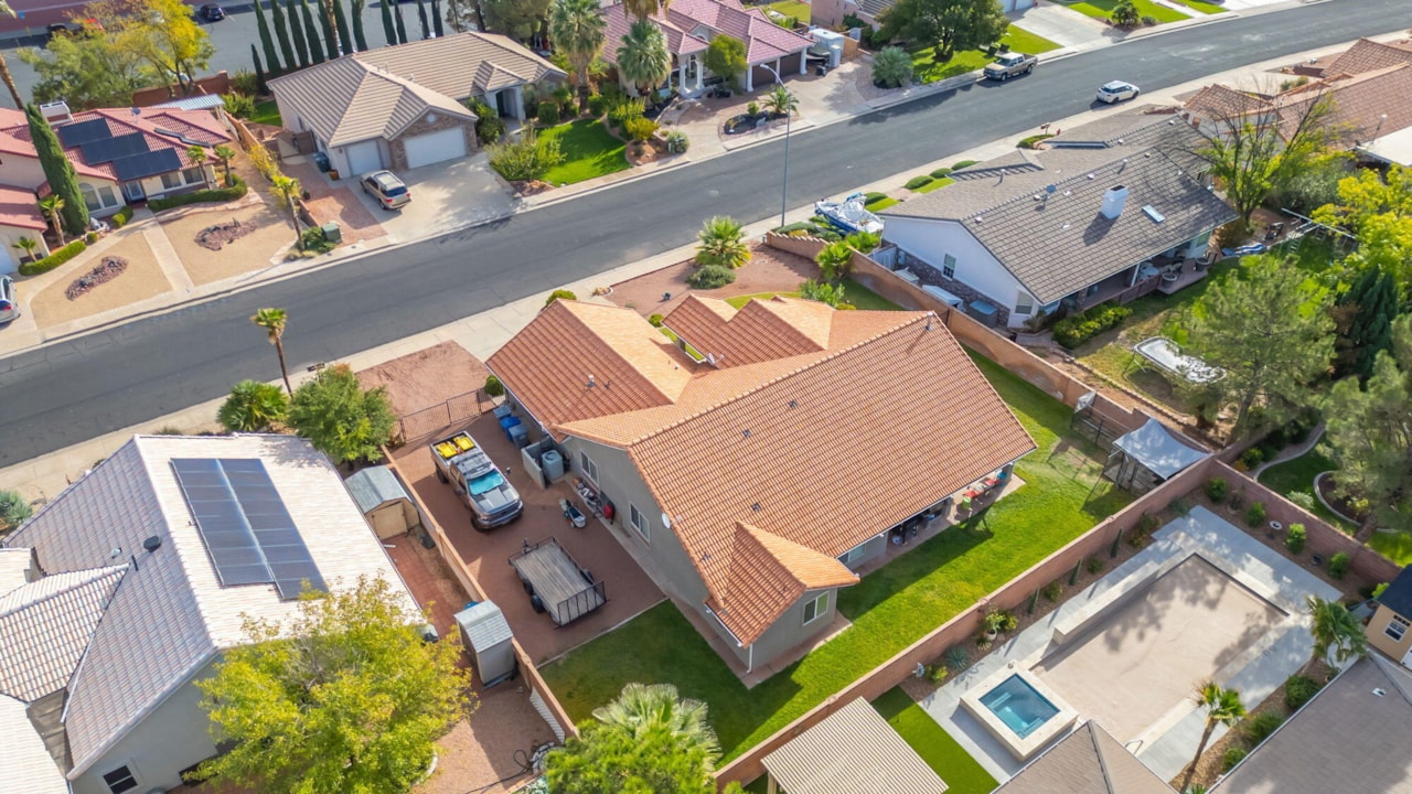 695 N Daybreak DR St George, UT 84770 home for sale, MLS#25-266355 - Erika Rogers Photo 58