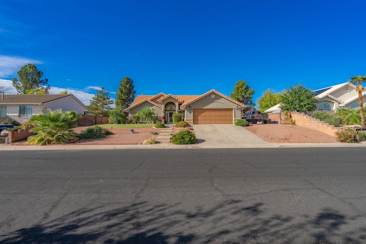 695 N Daybreak DR St George, UT 84770 home for sale, MLS#25-266355 - Erika Rogers Photo 60