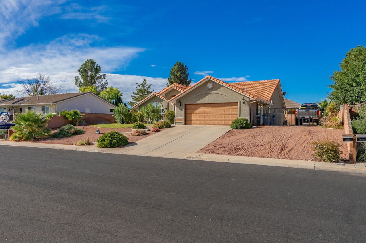 695 N Daybreak DR St George, UT 84770 home for sale, MLS#25-266355 - Erika Rogers Photo 61