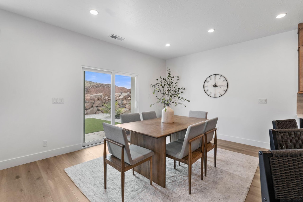 943 E Coyote Crest DR Washington, UT 84780 home for sale, MLS#25-266157 - Erika Rogers Photo 7