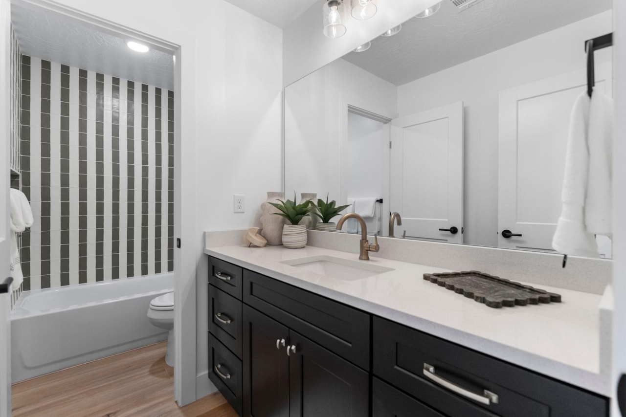 943 E Coyote Crest DR Washington, UT 84780 home for sale, MLS#25-266157 - Erika Rogers Photo 11