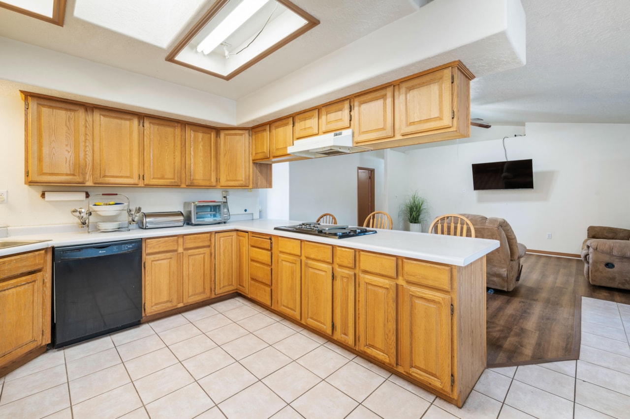 2095 S Solana CIR Washington, UT 84780 home for sale, MLS#25-266361 - Erika Rogers Photo 6