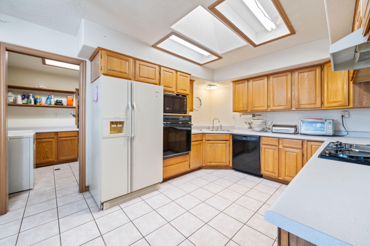 2095 S Solana CIR Washington, UT 84780 home for sale, MLS#25-266361 - Erika Rogers Photo 7