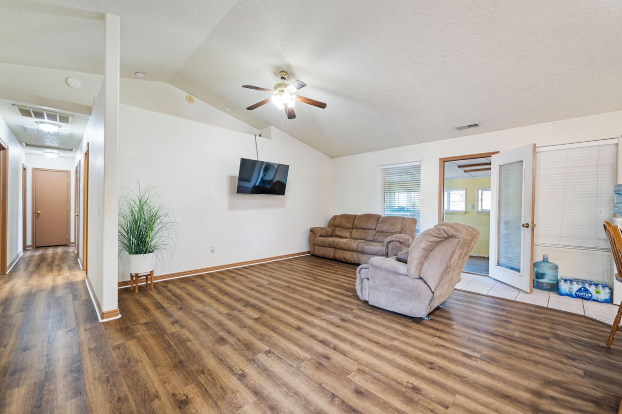 2095 S Solana CIR Washington, UT 84780 home for sale, MLS#25-266361 - Erika Rogers Photo 11