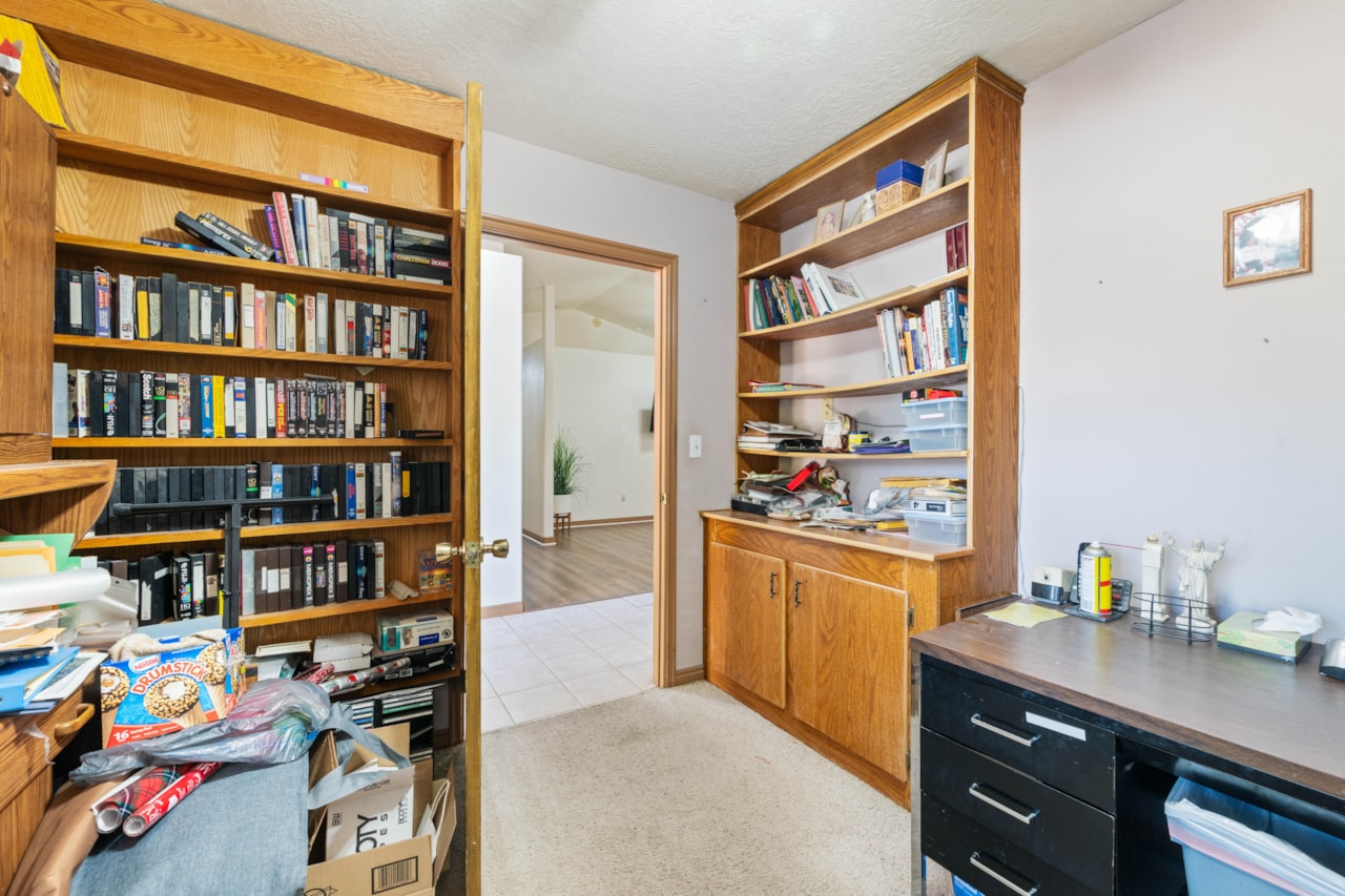 2095 S Solana CIR Washington, UT 84780 home for sale, MLS#25-266361 - Erika Rogers Photo 12