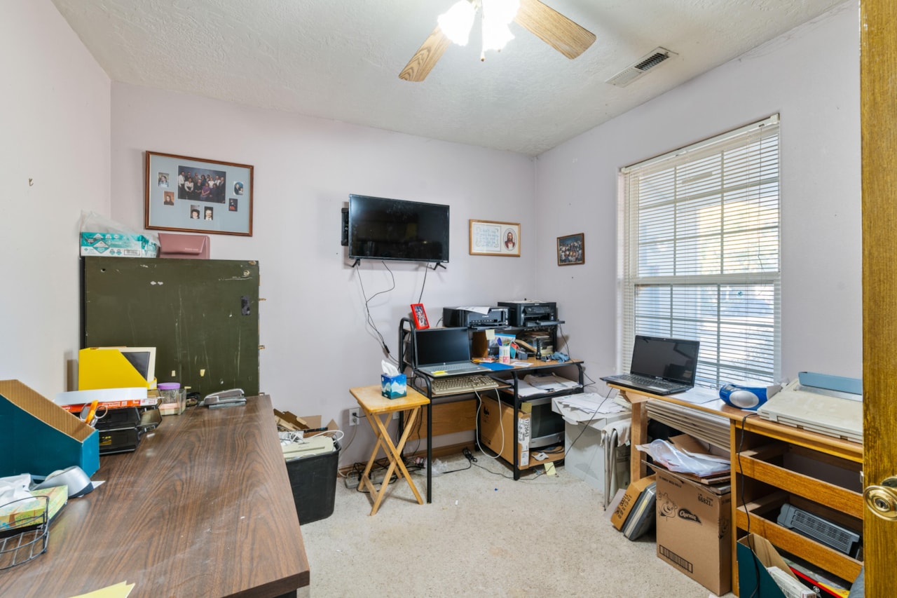 2095 S Solana CIR Washington, UT 84780 home for sale, MLS#25-266361 - Erika Rogers Photo 13