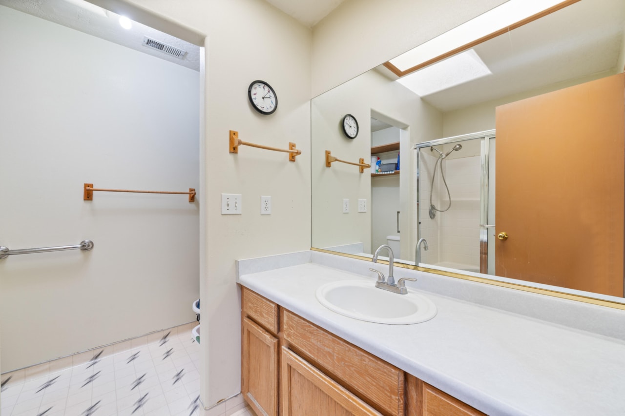 2095 S Solana CIR Washington, UT 84780 home for sale, MLS#25-266361 - Erika Rogers Photo 14