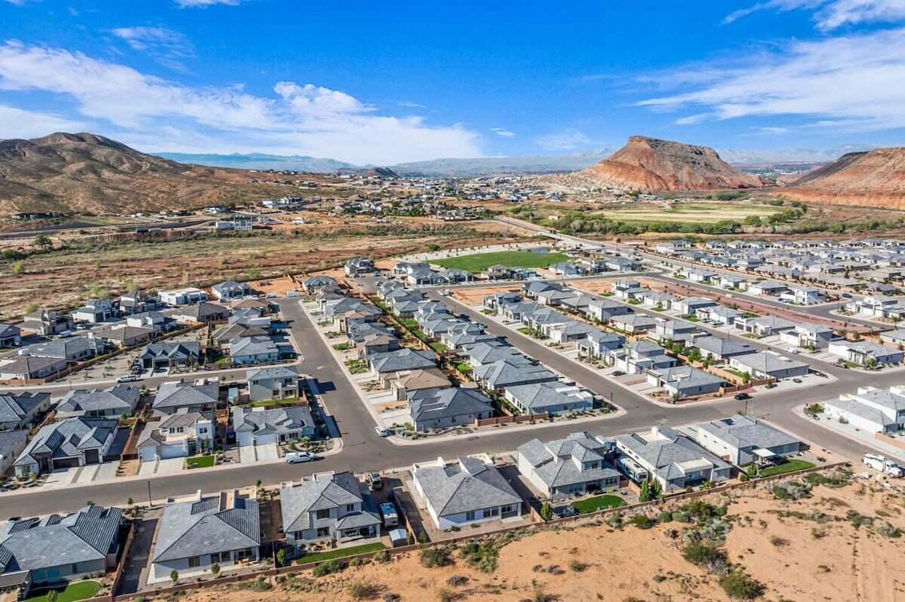 2997 E Beartrap Canyon DR Washington, UT 84780 home for sale, MLS#25-265828 - Erika Rogers Photo 5