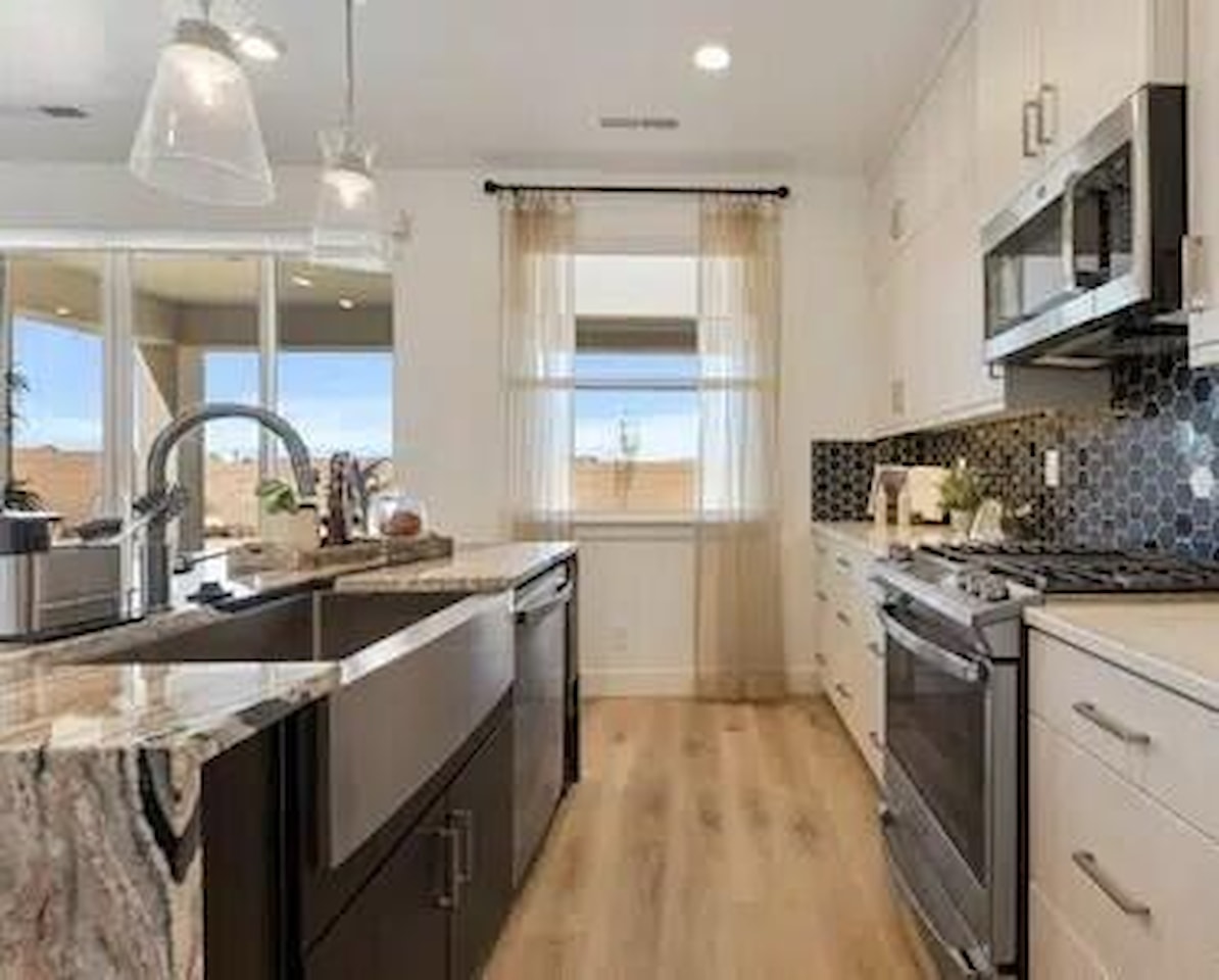 503 W Avery LN St George, UT 84790 home for sale, MLS#25-265994 - Erika Rogers Photo 5