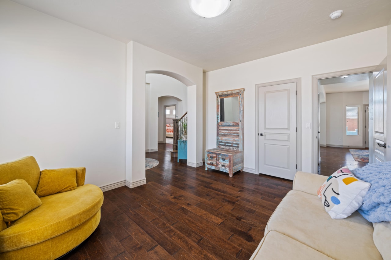 3314 S Noble DR Washington, UT 84780 home for sale, MLS#25-266418 - Erika Rogers Photo 7