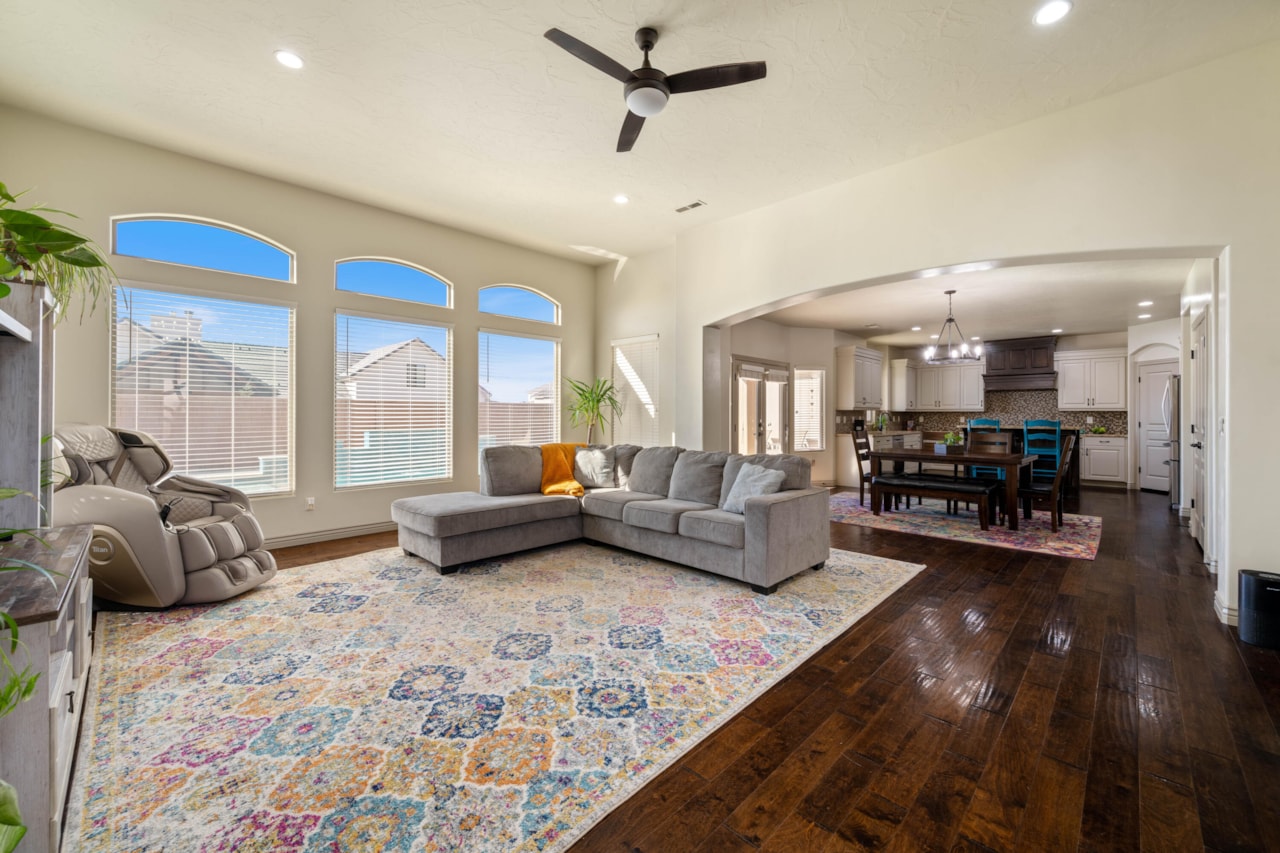 3314 S Noble DR Washington, UT 84780 home for sale, MLS#25-266418 - Erika Rogers Photo 9